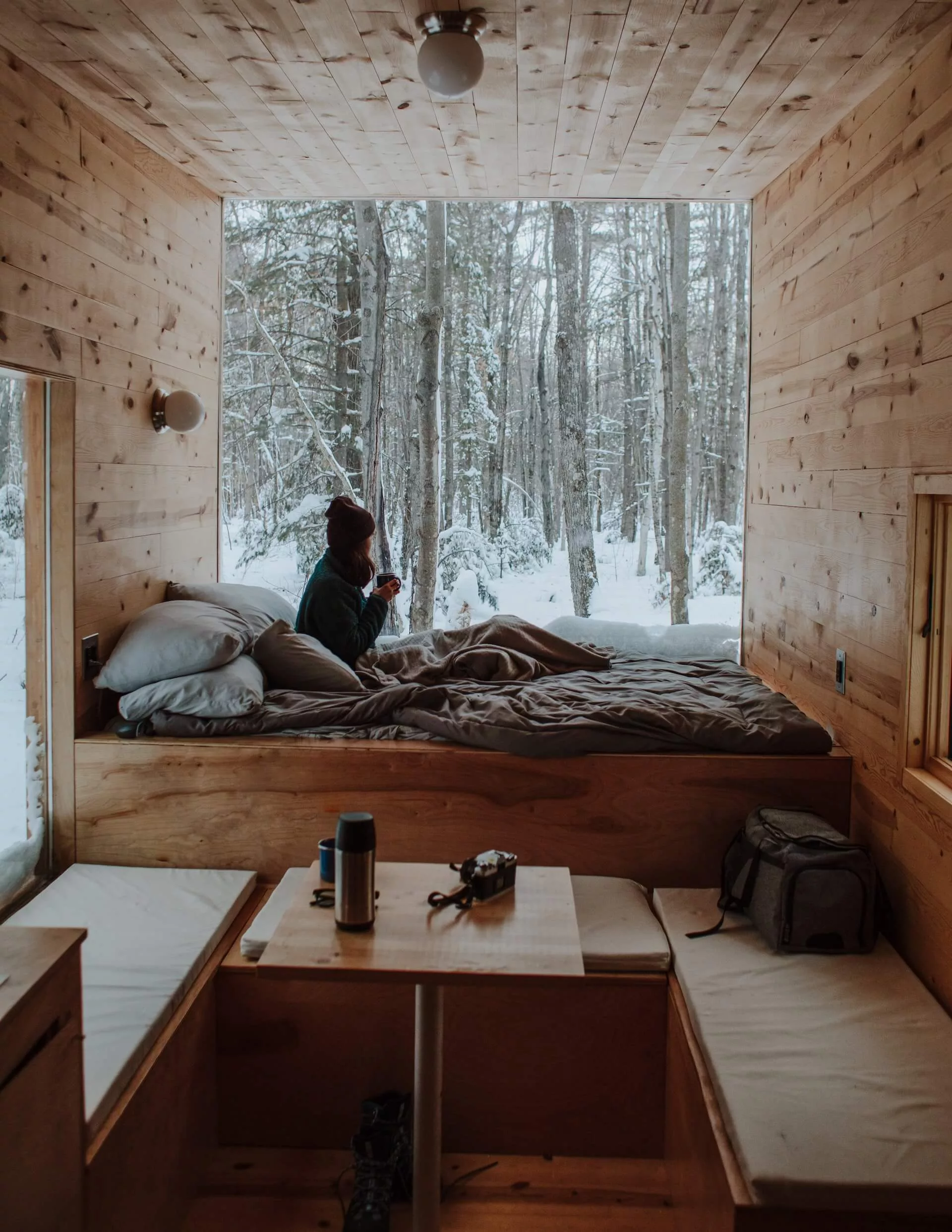 Winter Retreat: A Guide to Log Home Interiors